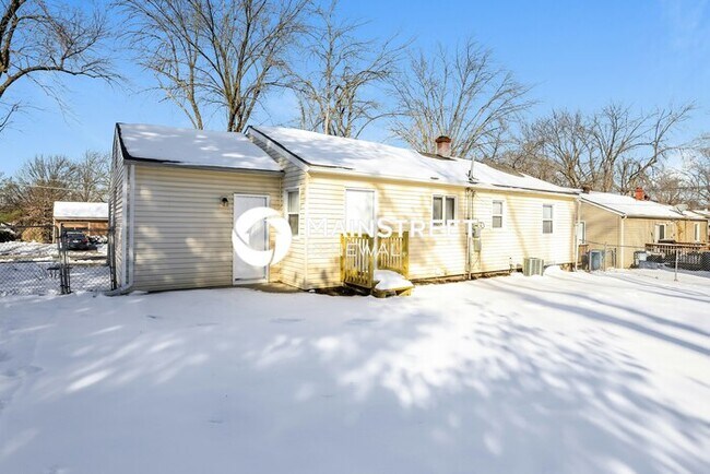 Building Photo - 3 Bedroom Pet-Friendly Home in INDEPENDENCE, MO with Main Street Renewal