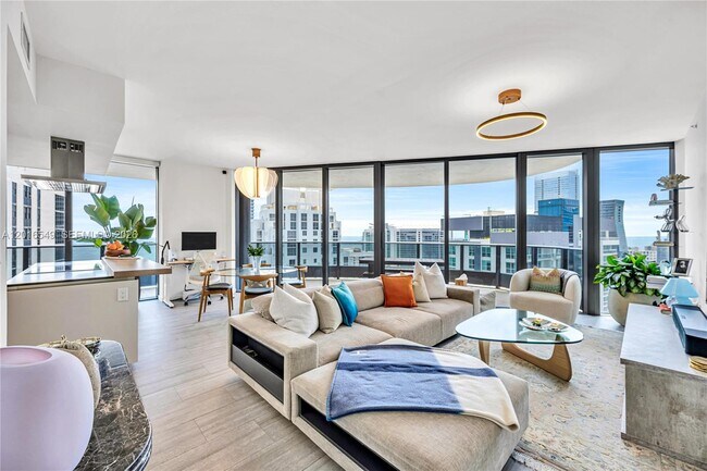 Building Photo - 1000 Brickell Plaza