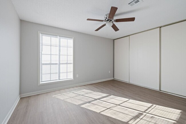 Building Photo - 203 Cougar Ridge