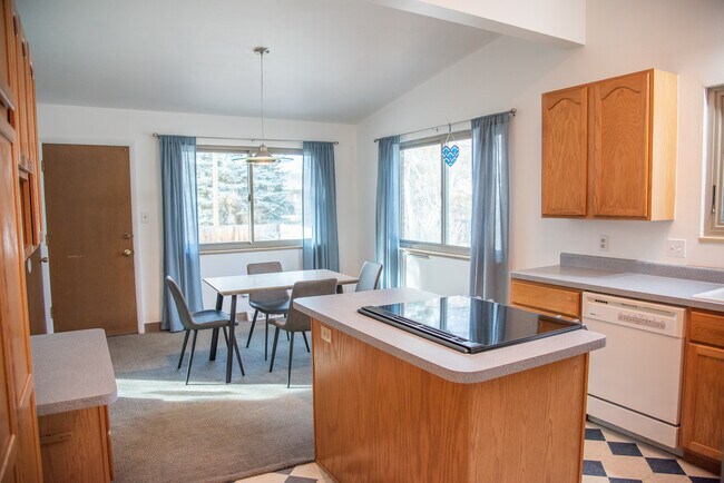 Building Photo - 9 Paramount Pkwy