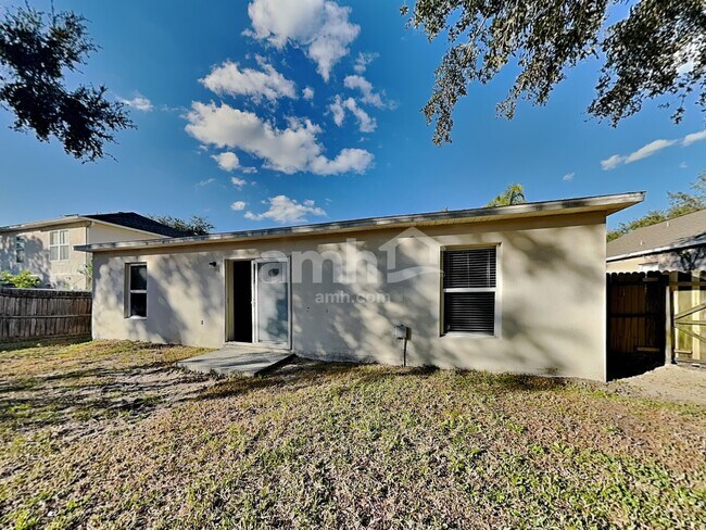 Building Photo - 574 Wekiva Bluff St