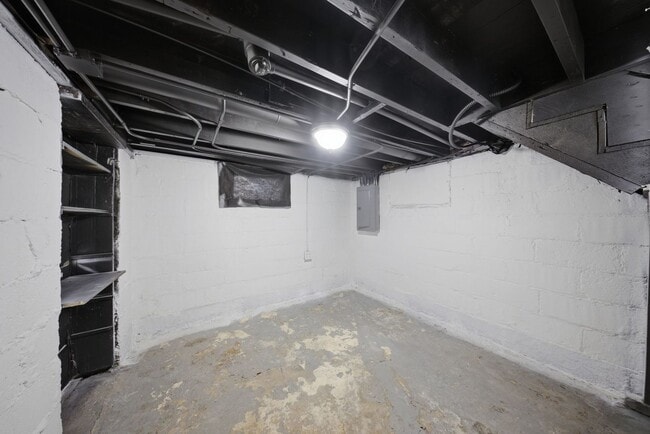 Building Photo - 809 W Park Ave