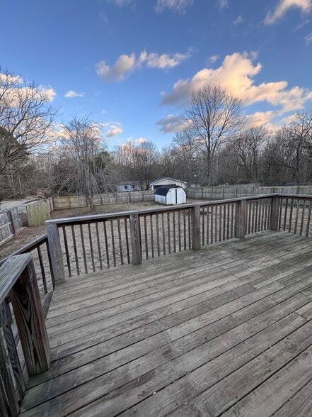 Building Photo - 4426 S Creek Dr