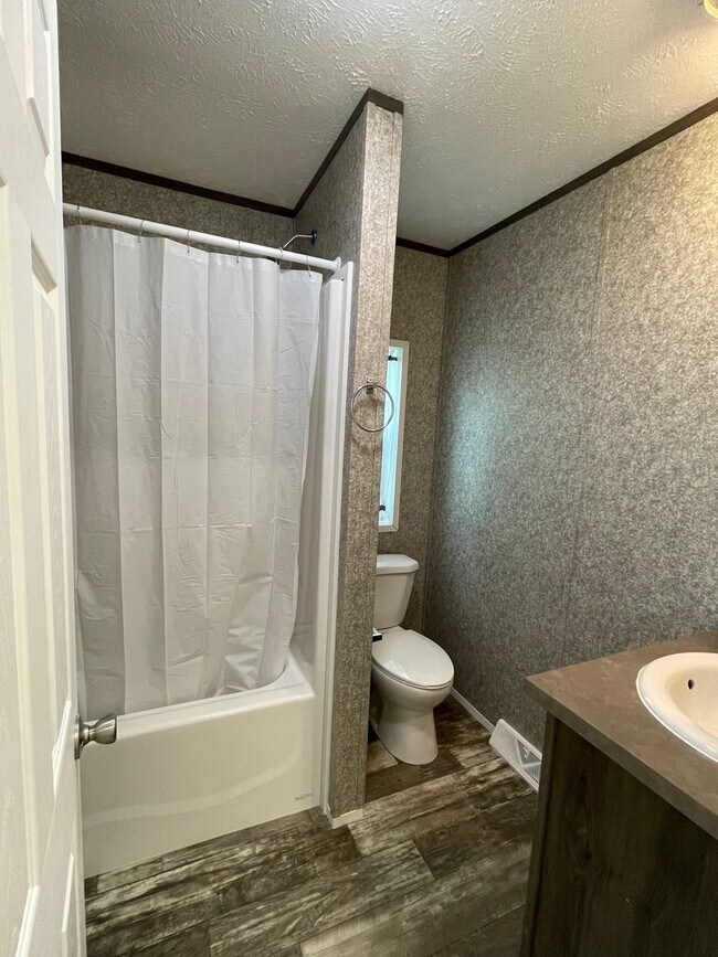 Building Photo - 113 Chalet Ln