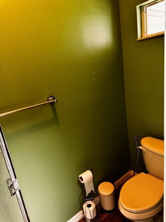 Building Photo - Luxury 3 bedroom 2 bathroom townhome avail...