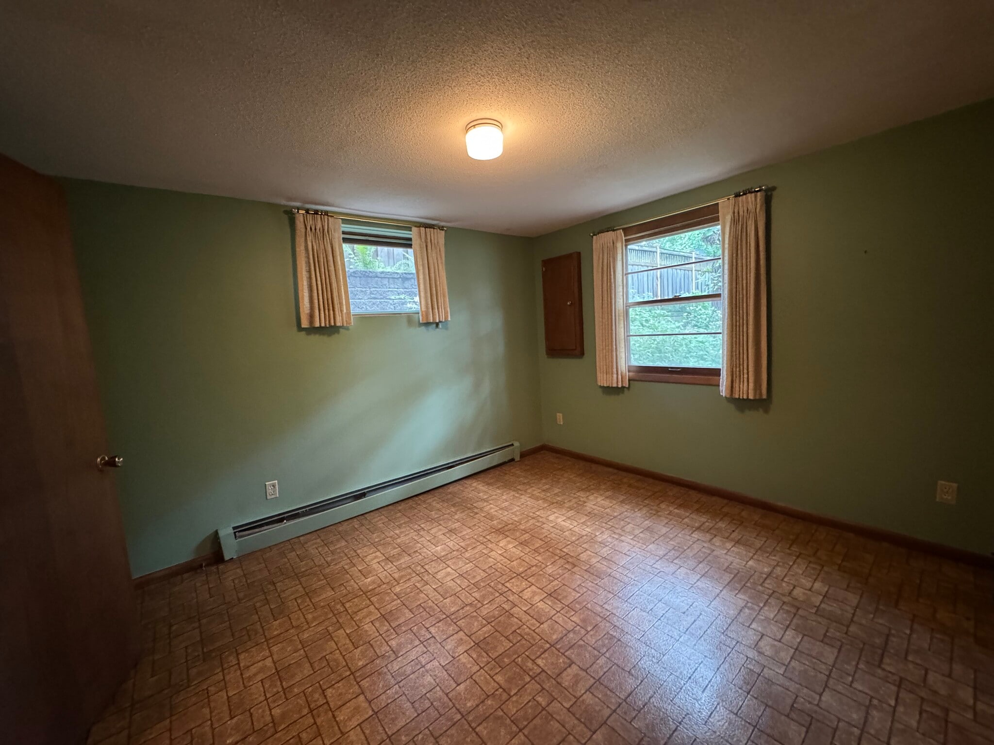 Basement bedroom - 4007 Grimes Ave S