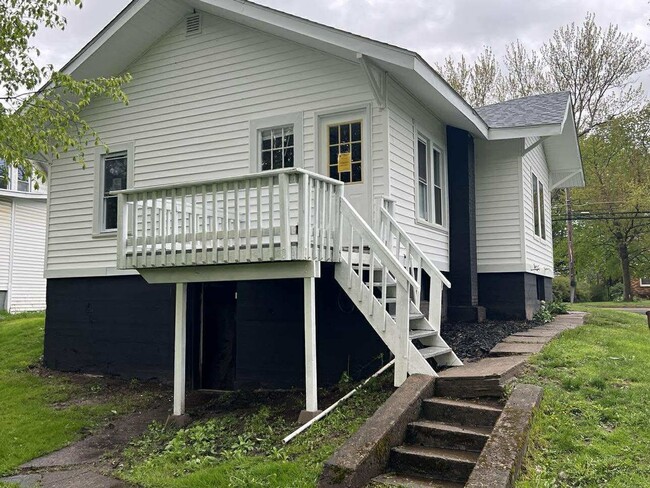 Building Photo - 3 bedroom house for rent