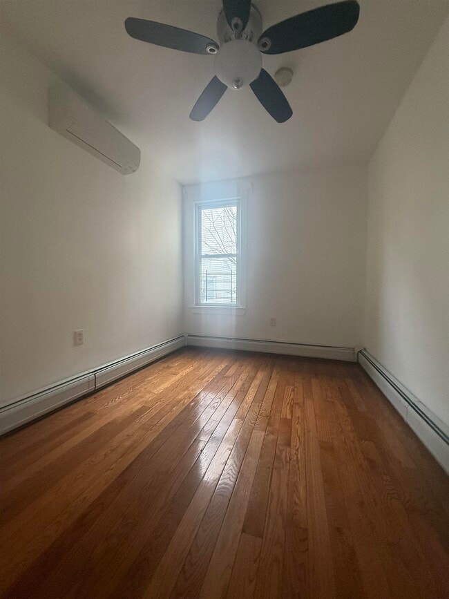 Building Photo - 220 Summit Ave