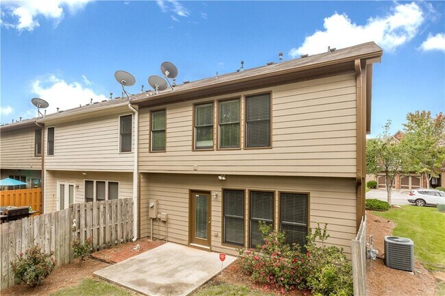 Building Photo - 1345 Winshire Cove