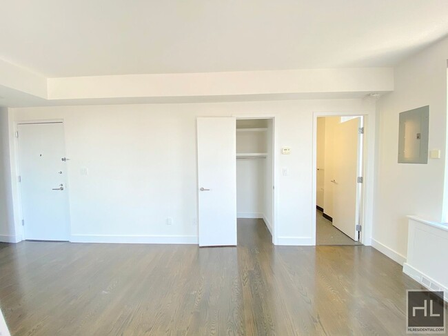 Building Photo - Studio with Terrace - 20th Floor