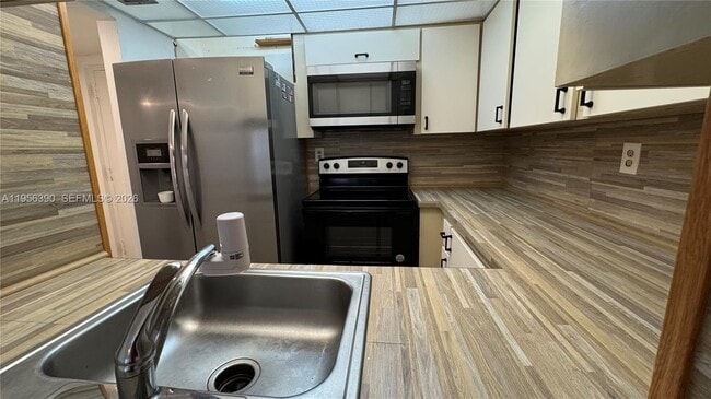 Building Photo - 9688 Fontainebleau Blvd