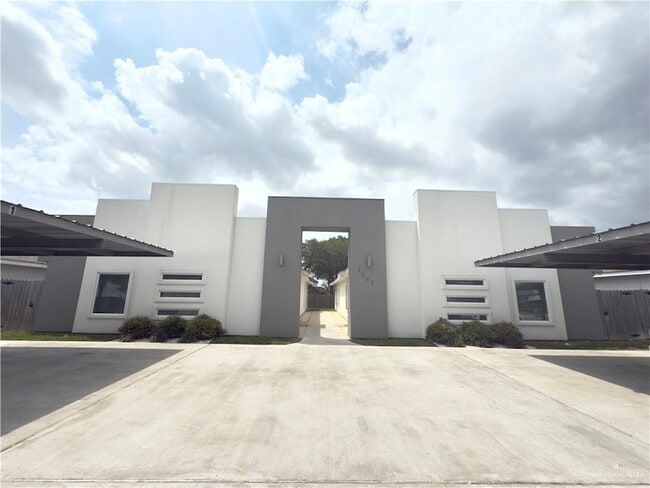 Building Photo - 1303 W Heritage Dr