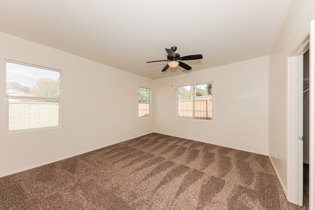 Building Photo - 1060 Indiangrass Dr