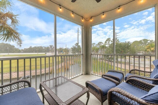 Building Photo - 700 Gardens Edge Dr