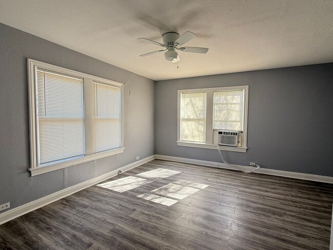 Building Photo - Freshly updated 3/1 Rental home