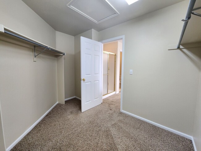 Building Photo - Great Saddle Rock Heights Home! 5 Bedroom ...