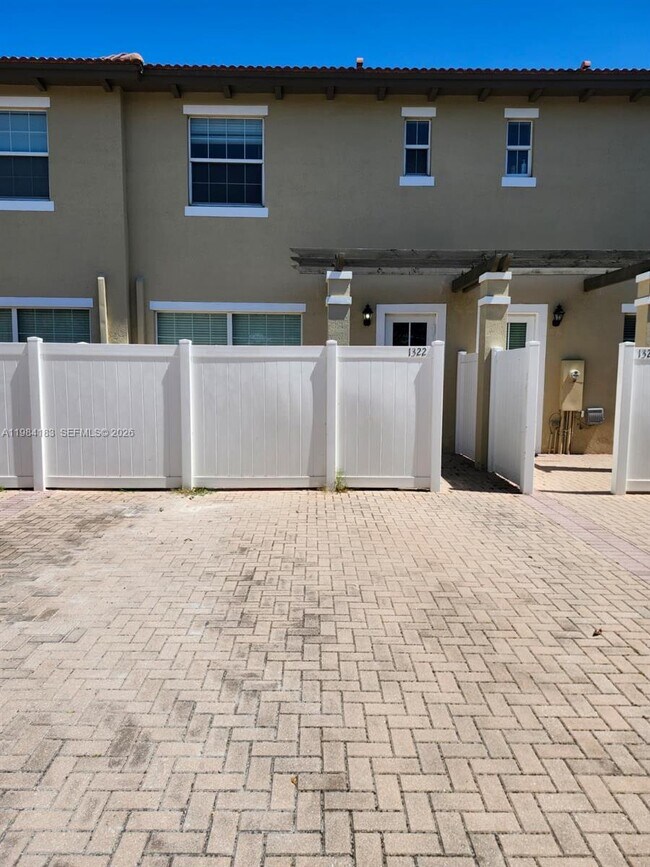 Building Photo - 1322 SW 147th Ter