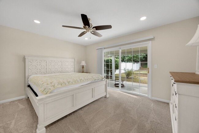 Building Photo - Adorable 4 Bed / 2 Bath Single Family Home