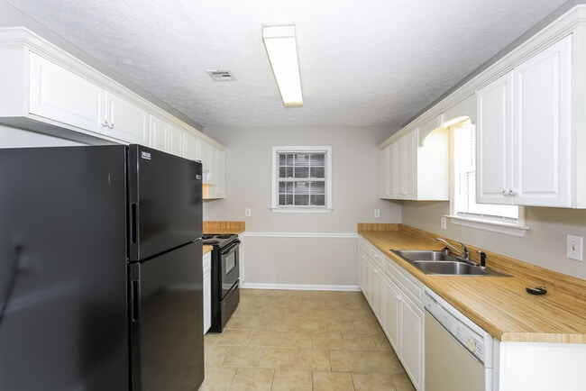 Building Photo - Cozy Home in Thomson,	GA