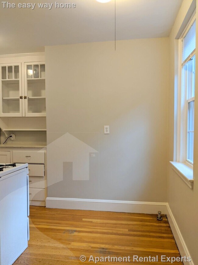 Building Photo - 119 College Ave