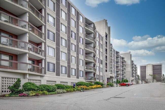 Building Photo - 1500 Worcester Rd