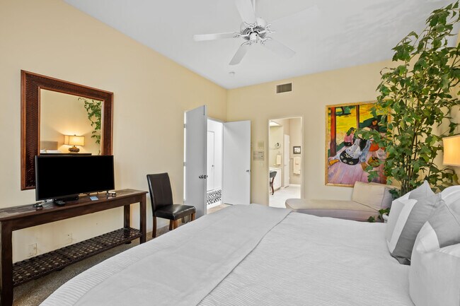 Building Photo - 461 Desert Holly Dr