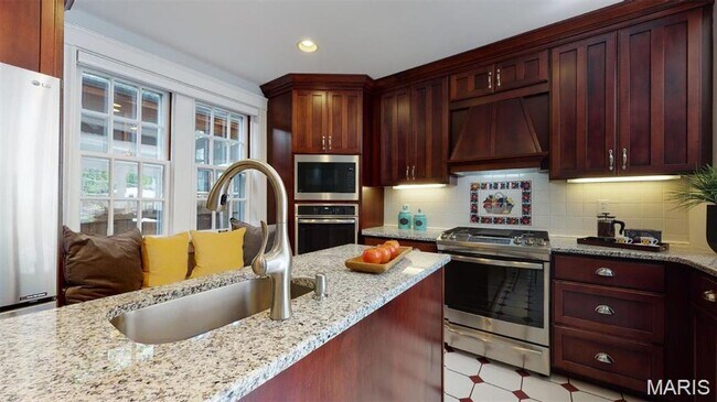 Building Photo - Charming home in the Heart of University City.