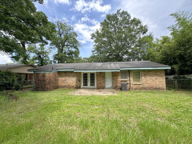 Building Photo - 654 Ynestra Dr