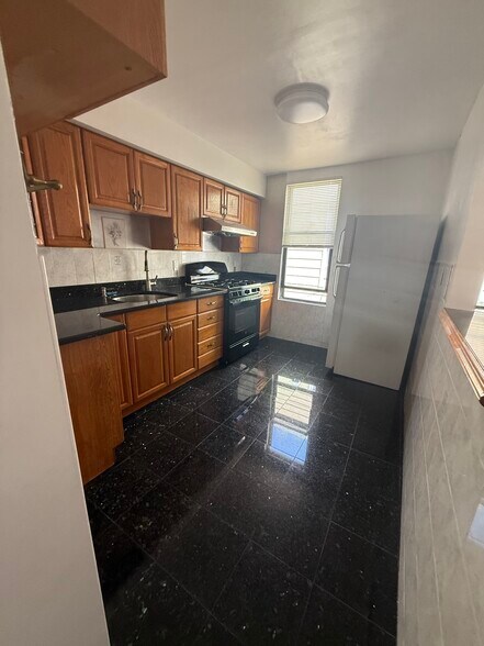 Building Photo - 188 Gelston Ave