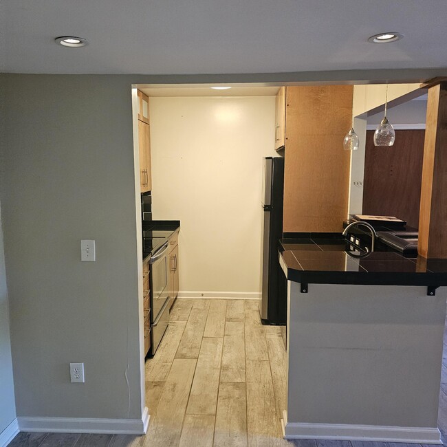 Building Photo - 321 Laurens St SW