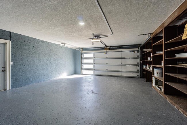 Building Photo - 6370 Conniewood Square