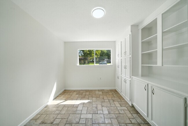 Building Photo - 1506 Shady Glen Dr