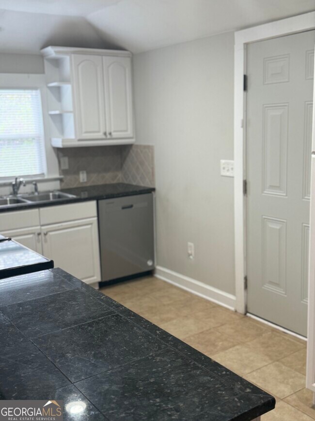 Building Photo - 1750 Linwood Ave