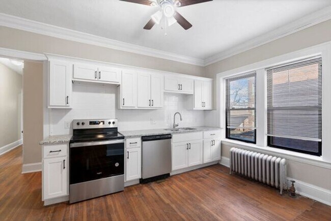 Building Photo - 2773 Hampshire-Unit 8