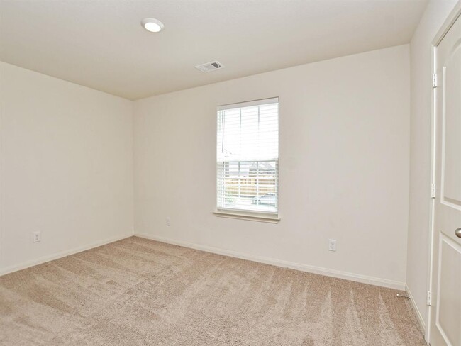 Building Photo - 341 Cres Park Dr