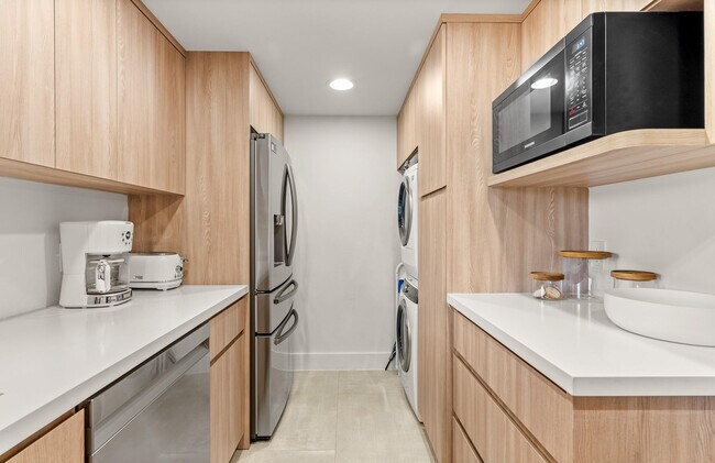 Building Photo - 5200 N Ocean Blvd