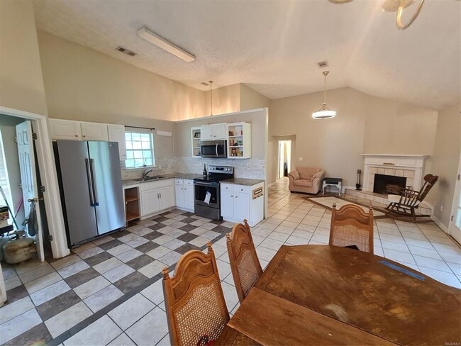 Building Photo - AVAILABLE 08/15/2026 in Millbrook!