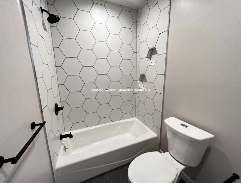 Building Photo - 1661-1663 Washington St. Unit 306