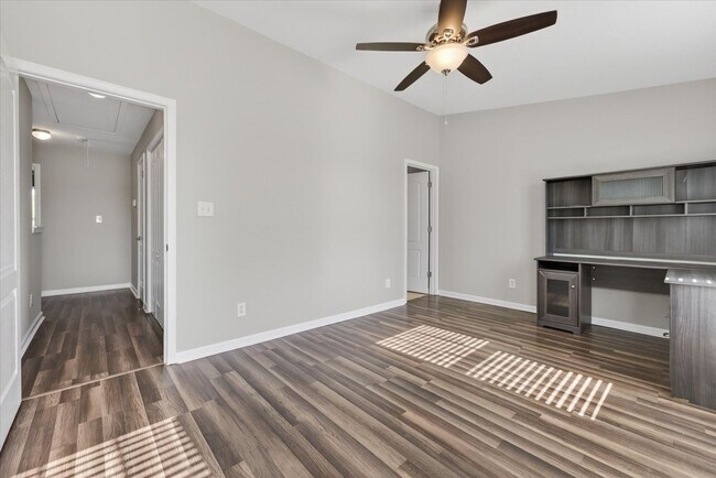 Building Photo - 3 Bedroom 3 1/2 Bath Pet Friendly Condo For Rent!