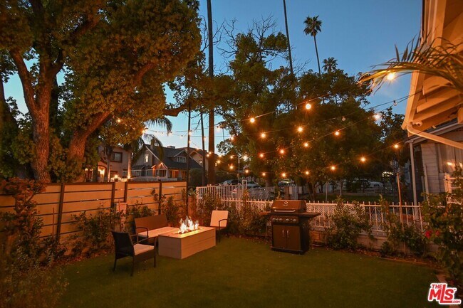 Building Photo - 1600 N Kingsley Dr