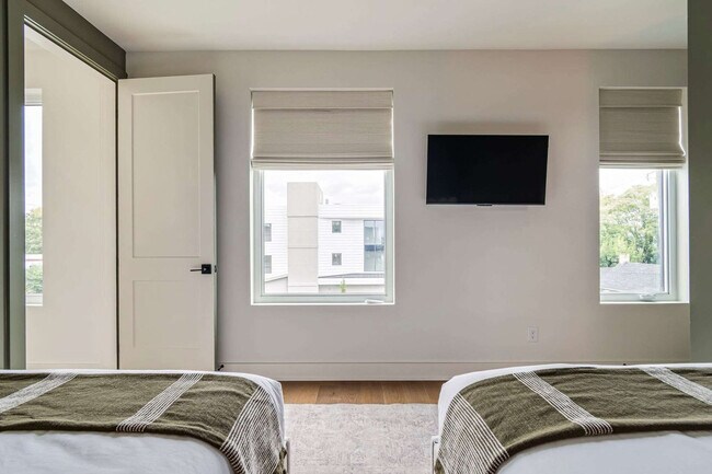 Building Photo - 1117 3rd Ave S