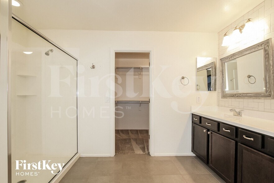 Building Photo - 12046 W Hide Trail