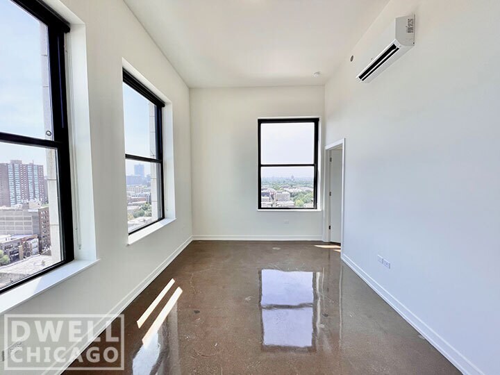 Building Photo - 1139 W Lawrence Ave