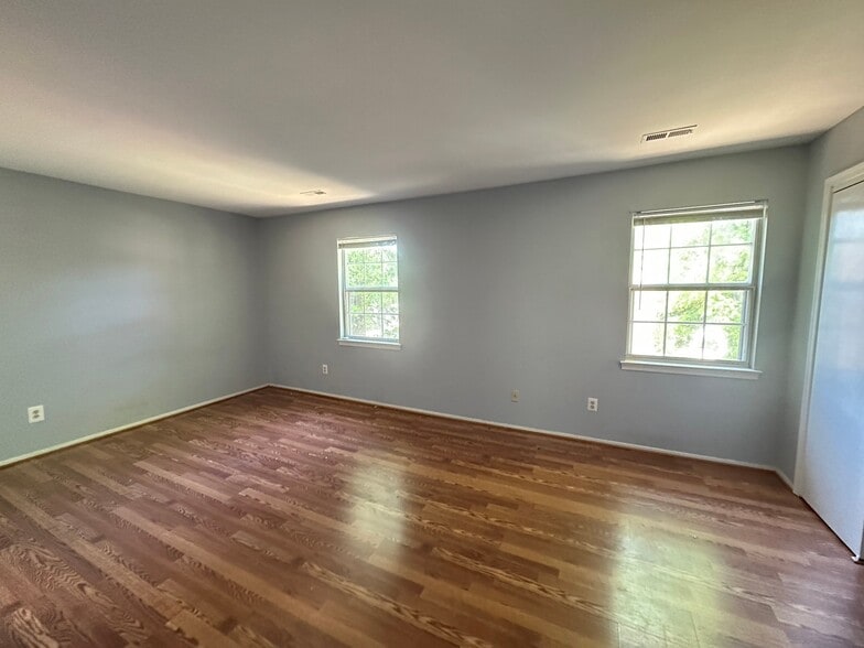 Building Photo - 11553 Sullnick Way