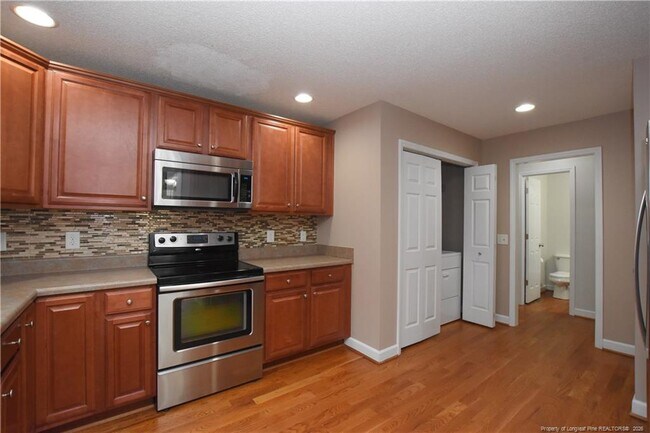 Building Photo - 730 Northview Dr