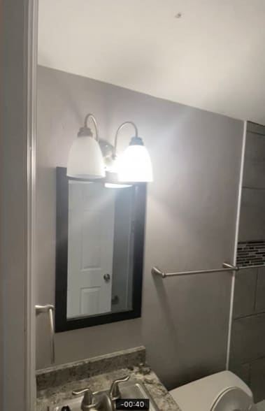 Building Photo - 652 NE Congress Ave