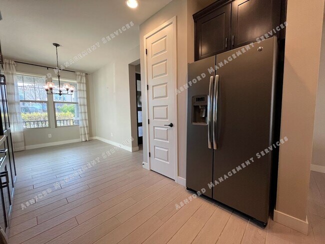 Building Photo - BEAUTIFUL 3 BEDROOM 2 BATHROOM HOME IN PEORIA