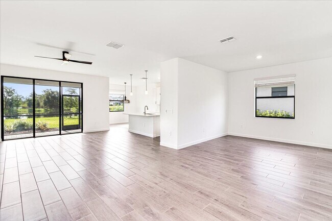 Building Photo - 4873 Seafoam Trl