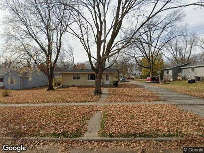 Building Photo - 2 Bedroom/1 Bathroom in Iowa City - East Side