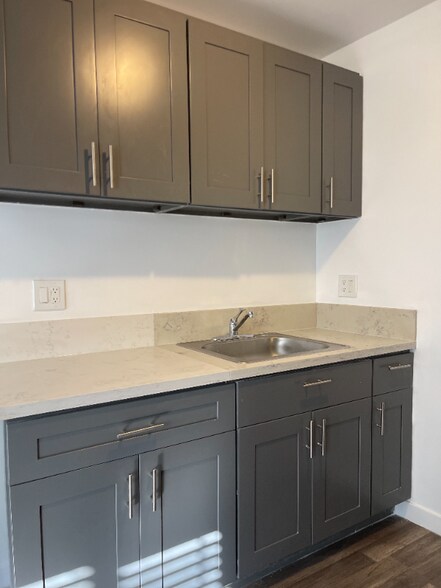 Building Photo - 2115 N Raymond Ave